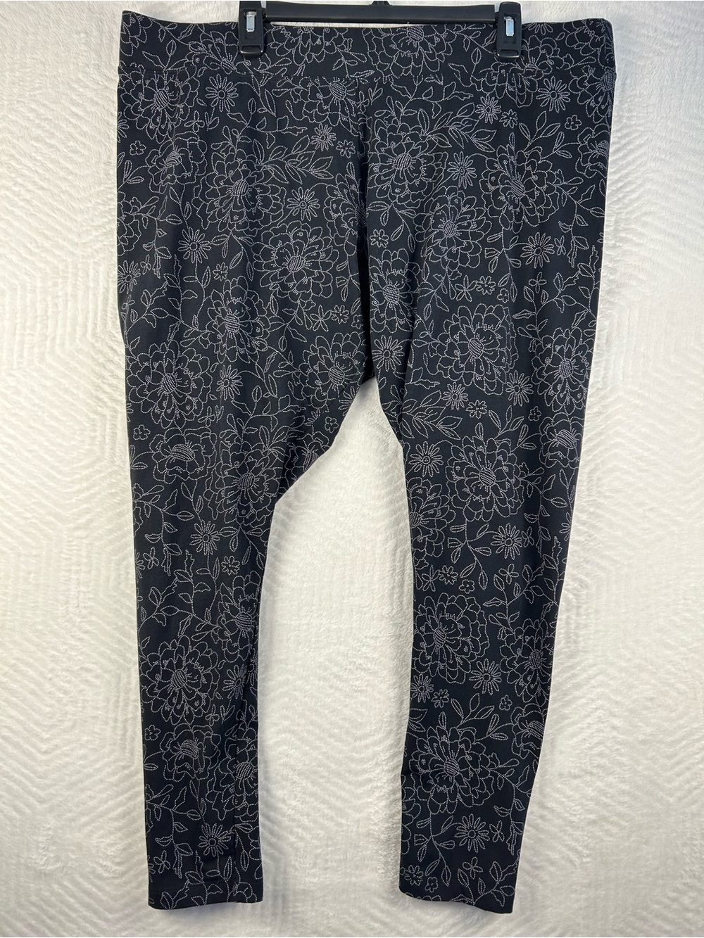 Sonoma Black Leggings with Gray Floral Print
